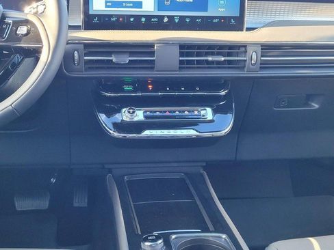 New 2026 Lincoln Corsair Premiere image 15