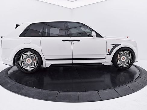 Used 2026 Rolls-Royce Cullinan AWD/4WD image 24