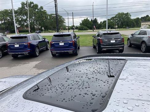 Used 2019 Toyota RAV4 Limited w/ Cold Weather Package FWD image 17