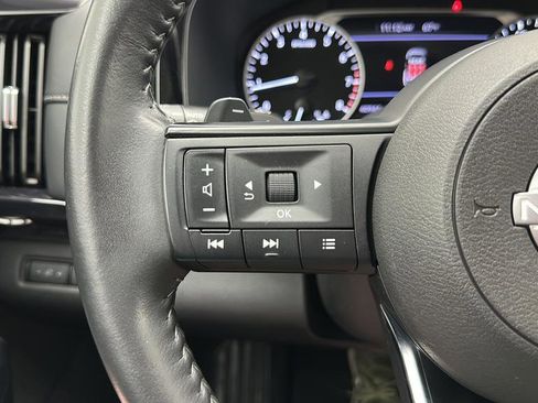 Used 2024 Nissan Pathfinder SV AWD/4WD image 17