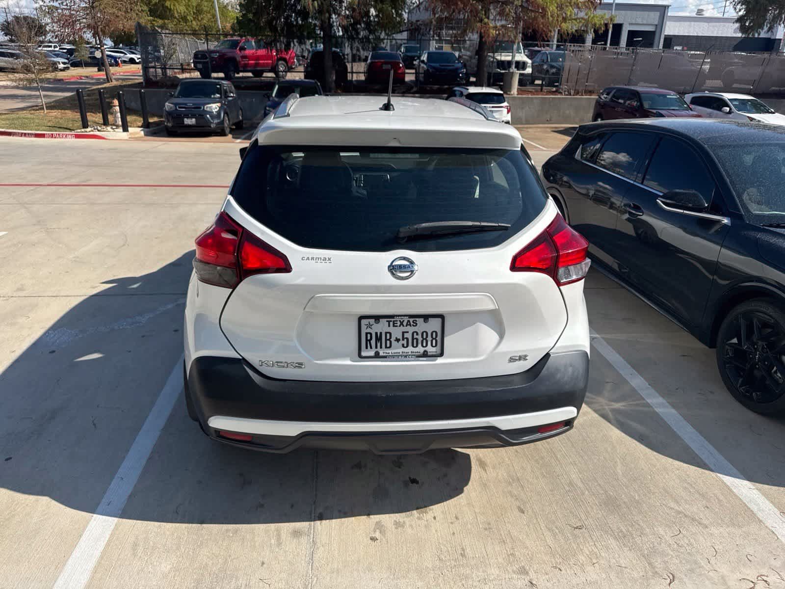 Used 2019 Nissan Kicks SR w/ SR Premium Package FWD image 5