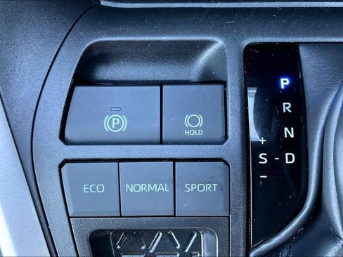Used 2024 Toyota RAV4 XLE FWD image 17