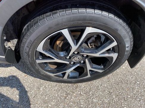 Used 2021 Toyota C-HR XLE image 31