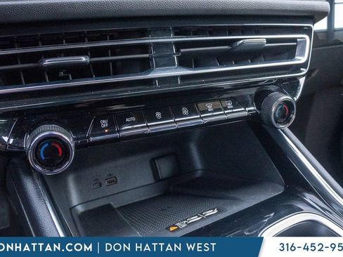 Used 2025 Chevrolet Traverse LT FWD image 12