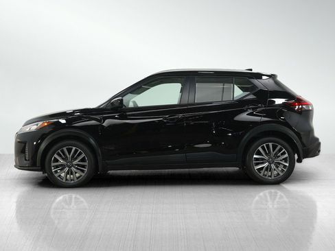 Used 2024 Nissan Kicks SV image 2