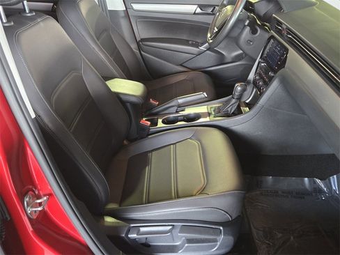 Used 2022 Volkswagen Passat 2.0T SE image 16