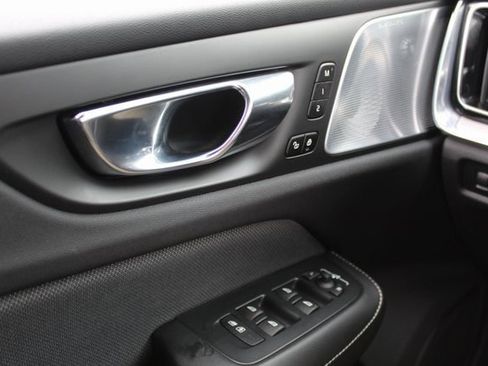 Certified 2022 Volvo S60 T8 R-Design image 20