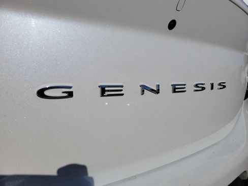 Used 2025 Genesis G70 2.5T image 40