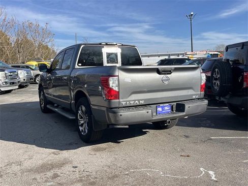 Used 2019 Nissan Titan SV w/ SV Convenience Package image 5