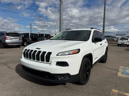 Used 2016 Jeep Cherokee Sport image 4