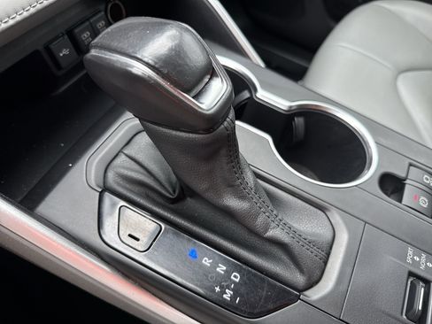 Used 2021 Toyota Highlander XLE FWD image 22