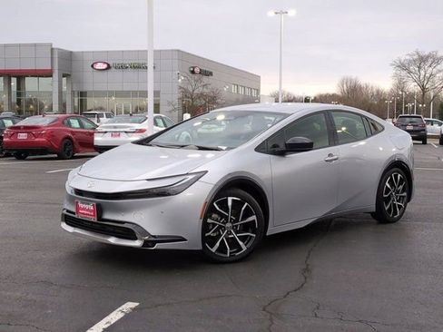 Used 2026 Toyota Prius Plug-In Hybrid image 2