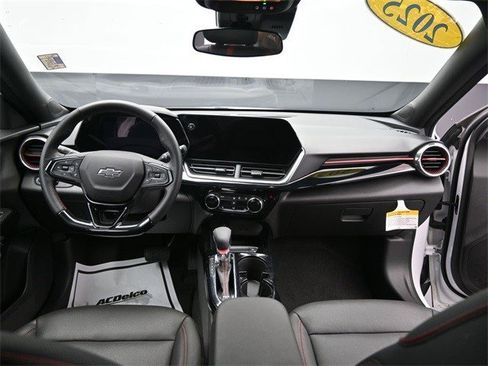 Certified 2025 Chevrolet Trax RS w/ Sunroof Package image 22