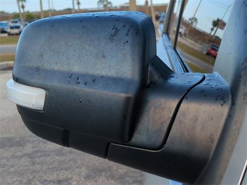 Used 2019 Nissan Titan SV image 12