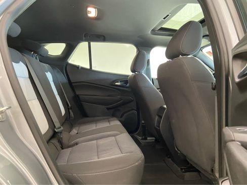 Used 2024 Chevrolet Trax RS w/ Sunroof Package image 13