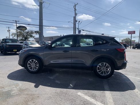 Used 2022 Ford Escape S image 3