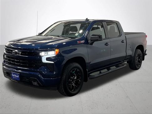 Used 2022 Chevrolet Silverado 1500 RST w/ Convenience Package II AWD/4WD image 2