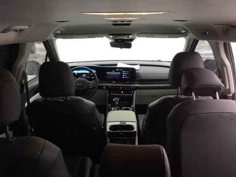 Used 2024 Kia Carnival SX image 19