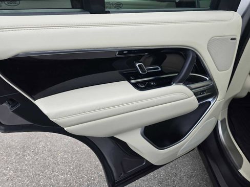 Used 2024 Land Rover Range Rover SE image 19