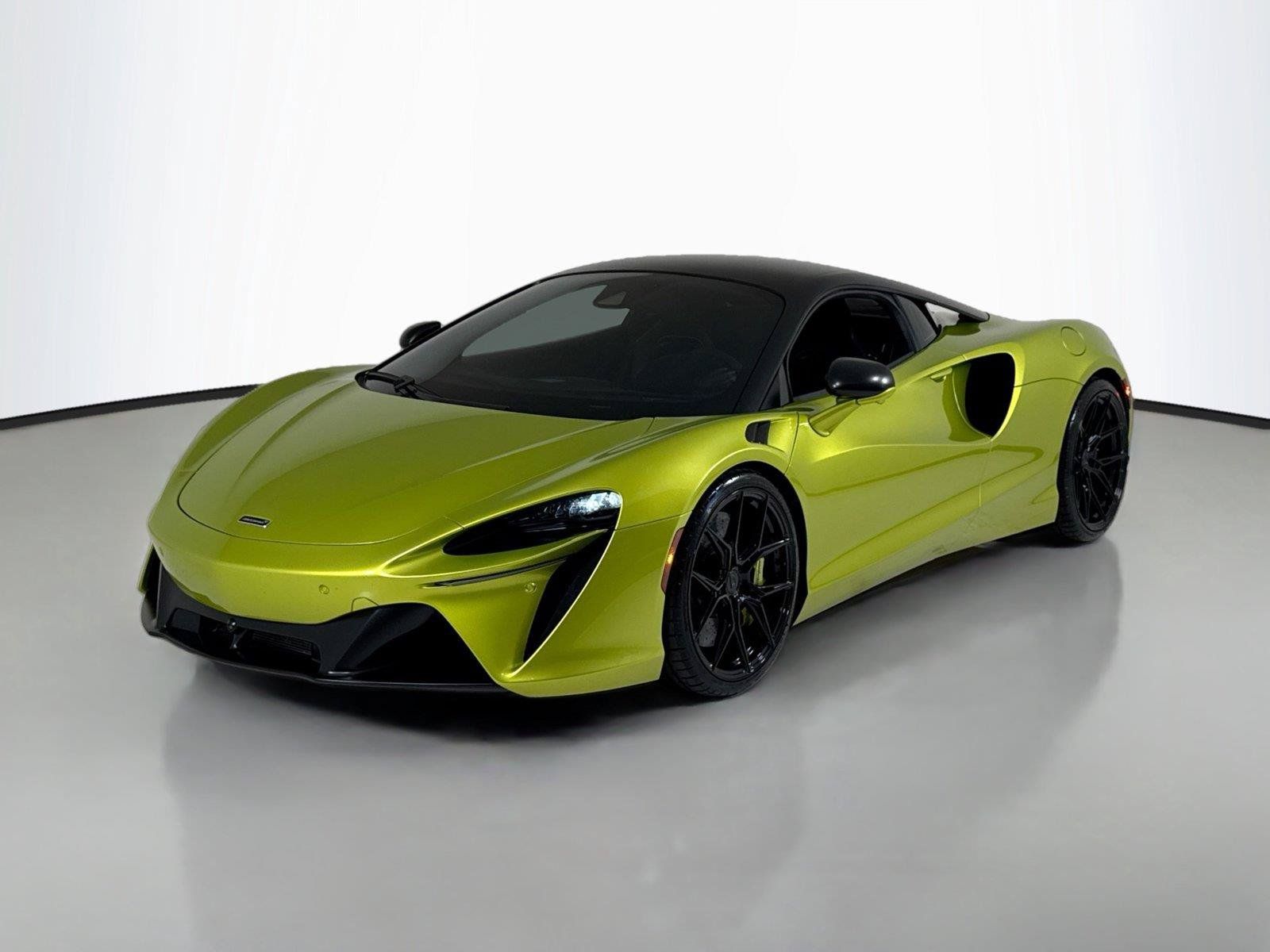 Used 2023 McLaren Artura RWD image 35