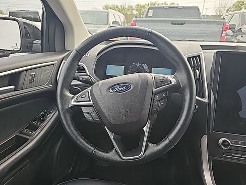 Used 2024 Ford Edge SEL image 5