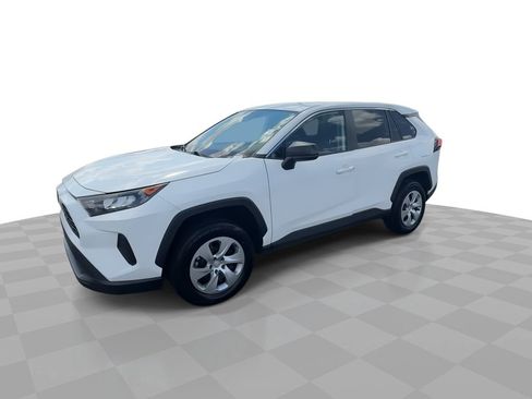 Used 2022 Toyota RAV4 LE image 4