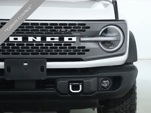 Used 2025 Ford Bronco Badlands image 8