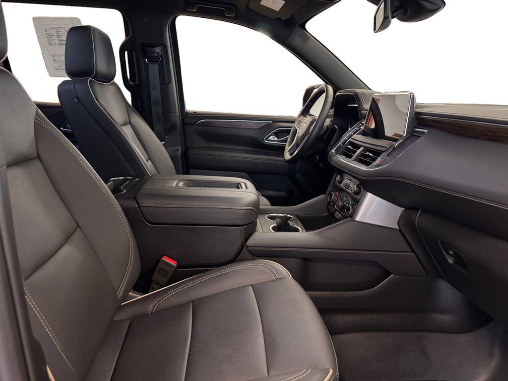 Used 2024 Chevrolet Tahoe Premier AWD/4WD image 17