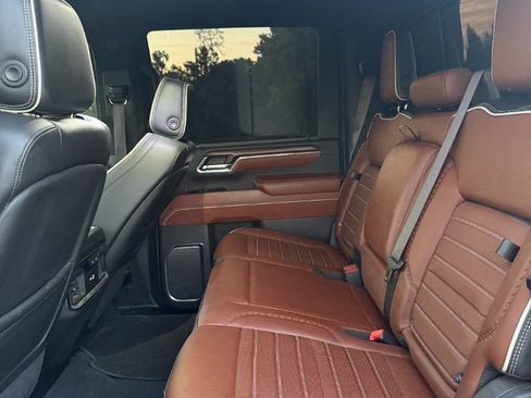 Used 2024 GMC Sierra 3500 Denali Ultimate AWD/4WD image 13