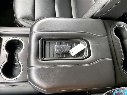 Used 2023 Chevrolet Suburban LT image 32