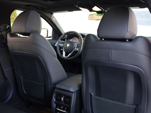 Used 2019 BMW 330i Sedan w/ Driving Assistance Package image 23