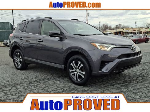 Used 2016 Toyota RAV4 LE image 1