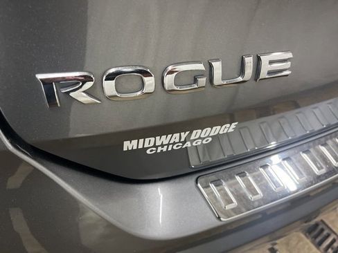 Used 2019 Nissan Rogue SV w/ Sun & Sound Touring Package image 8