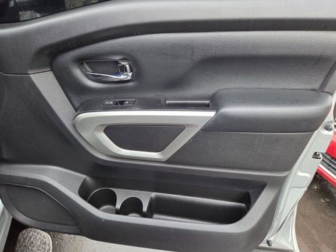 Used 2016 Nissan Titan SV RWD image 12