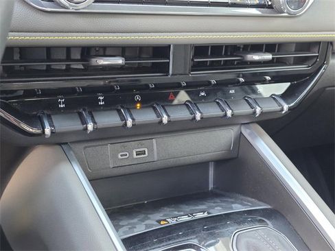 Used 2024 Chevrolet Colorado ZR2 w/ ZR2 Convenience Package III image 31