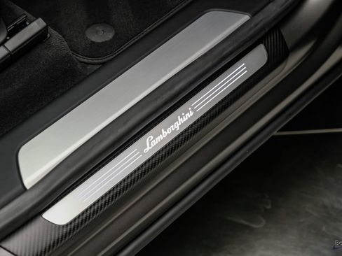 Used 2022 Lamborghini Urus image 63