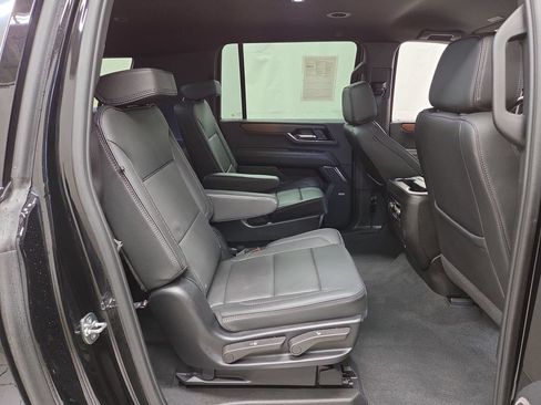 Used 2025 GMC Yukon XL Denali AWD/4WD image 11
