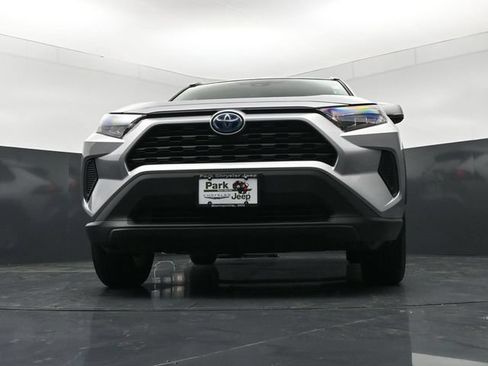 Used 2022 Toyota RAV4 LE AWD/4WD image 19