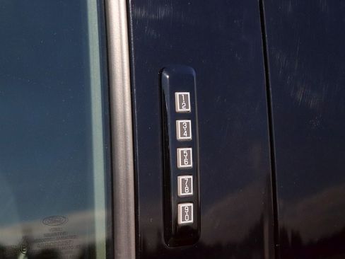 Used 2022 Ford F150 Lariat image 11