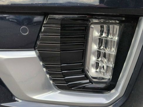 Used 2024 GMC Yukon XL Denali image 11