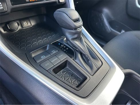 Used 2025 Toyota RAV4 LE image 28