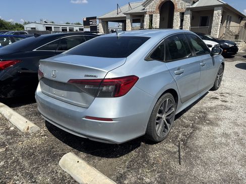 Used 2023 Honda Civic Touring image 3