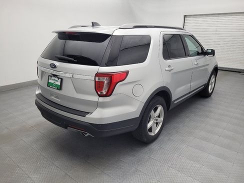 Used 2018 Ford Explorer XLT FWD image 9