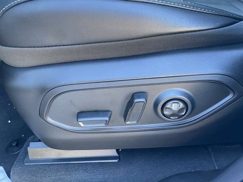 New 2025 Jeep Grand Cherokee Altitude image 16