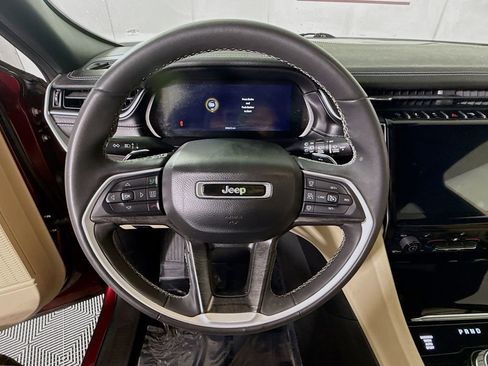 Used 2023 Jeep Grand Cherokee Limited image 20