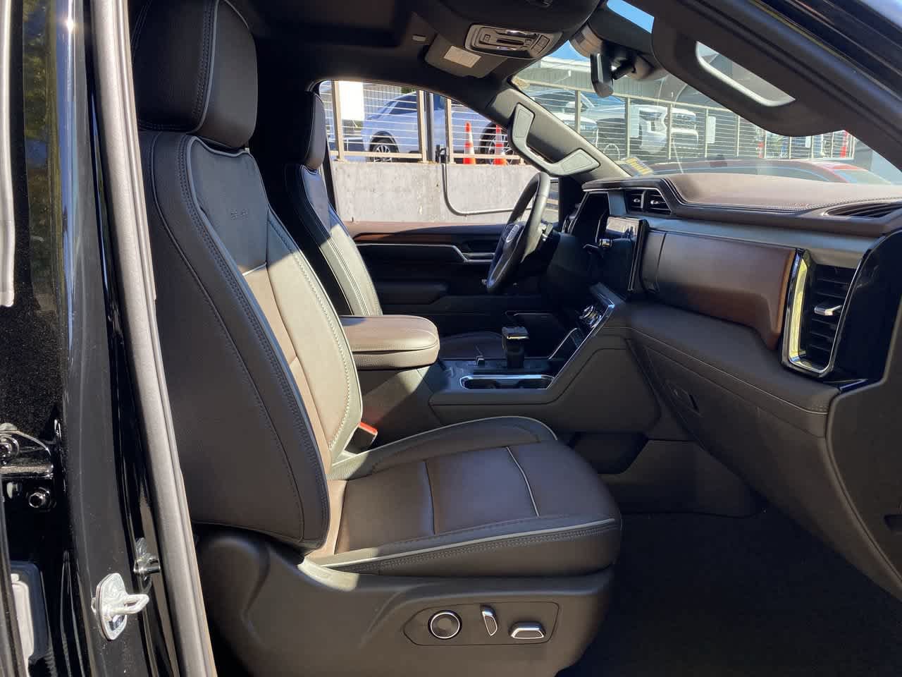 Used 2025 GMC Sierra 1500 Denali w/ Denali Carbonpro Edition AWD/4WD image 18