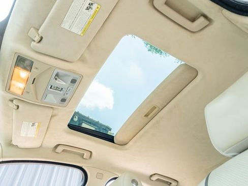 Used 2012 Jaguar XF Portfolio image 21