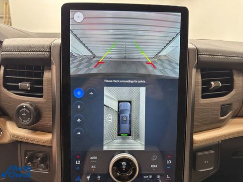 Used 2024 Ford Expedition Limited image 17