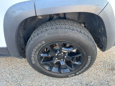 Used 2022 Jeep Cherokee Trailhawk w/ Technology Group B AWD/4WD image 17