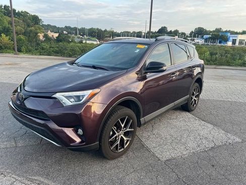 Used 2018 Toyota RAV4 SE w/ Power Extra Value Package FWD image 4